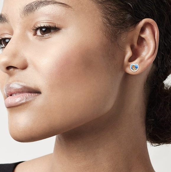 Disney Beauty and the Beast heart stud earrings - Picture 2 of 8